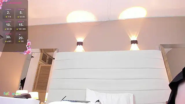 Charlotte93_'s cam snapshot