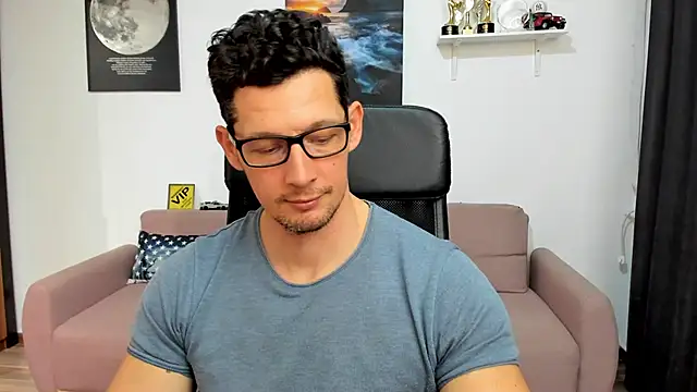 BrutusK08 live sex cam