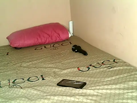 Cutenique's cam snapshot