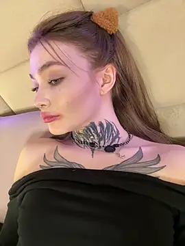 AriWild live sex cam