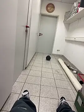 BIGDICK111000 live sex cam