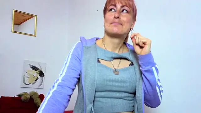 yasmin_goldenst's cam snapshot