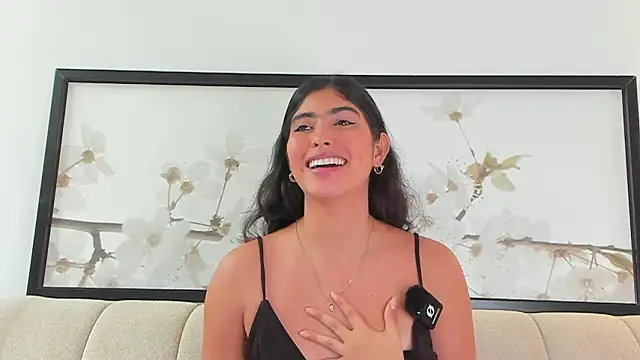 Gaby_zahir_'s cam snapshot