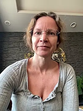 AnnikaRose live sex cam