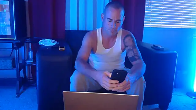 MISTERANDDEMI live sex cam