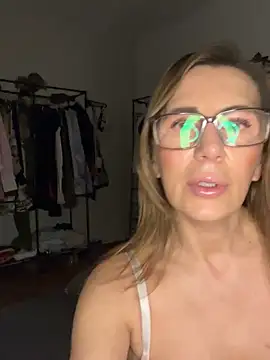 NaughtyMilla's cam snapshot