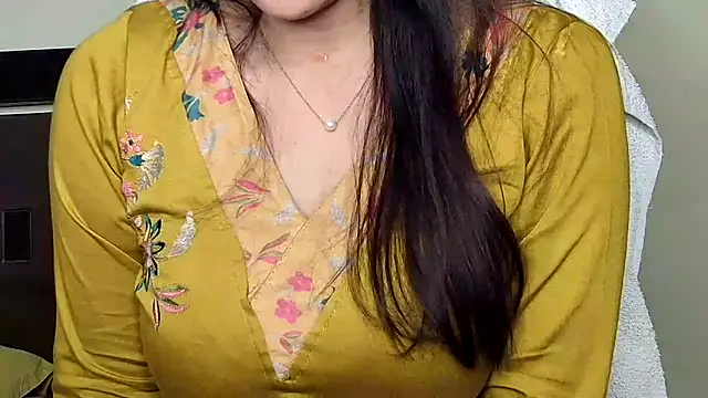 Naina_For_You's cam snapshot