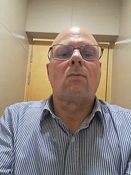 DaddyCumBumZA live sex cam