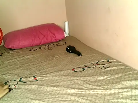 Cutenique's cam snapshot