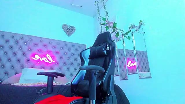 Naomii_Viper's cam snapshot