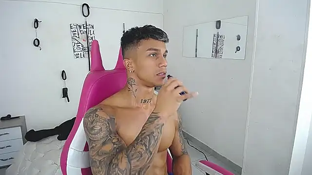 Leonard_Price live sex cam