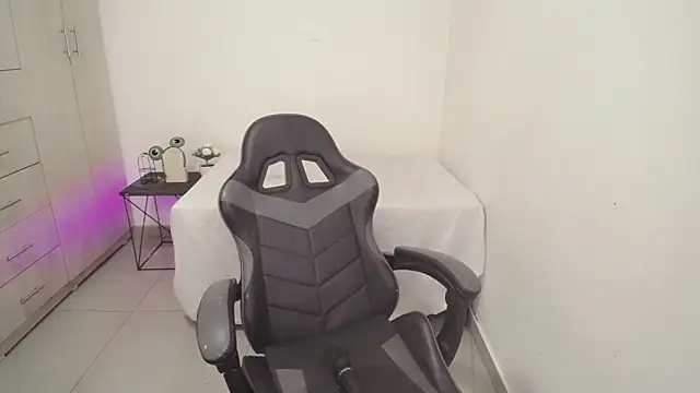 Youlittlepervertt_ live sex cam