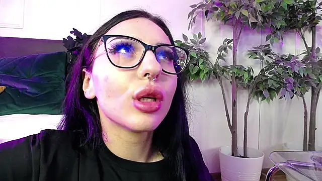 RavenFoxxy's cam snapshot