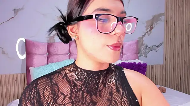 Nicolee19 live sex cam