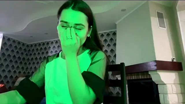 MiloyNoir live sex cam