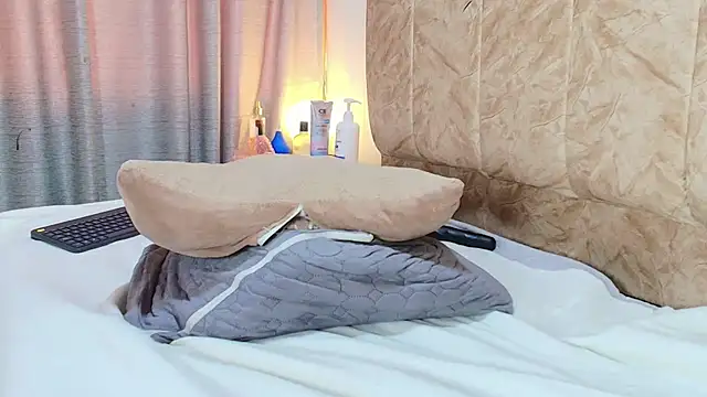 Zoe_Curvy's cam snapshot