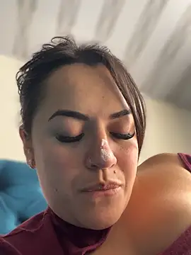 Lesly_10-'s cam snapshot