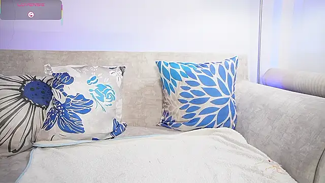 Sara_Charmy's cam snapshot