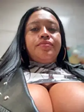 -Mia1's cam snapshot