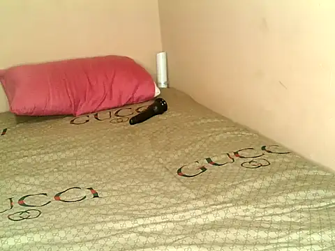 Cutenique's cam snapshot