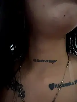 LatinaDollXXX's cam snapshot