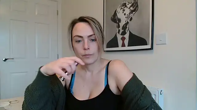 LouiseLovesFun's cam snapshot