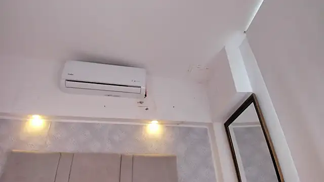 Camilaa_Sanchez_'s cam snapshot