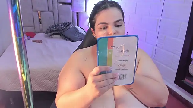 Sara_Thompsoon's cam snapshot