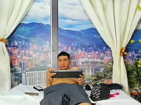 JamesAndHannah's cam snapshot