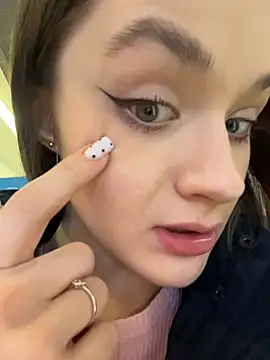 KittyQueeny live sex cam