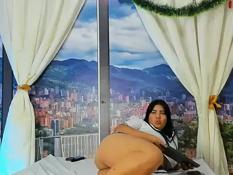 JamesAndHannah's cam snapshot