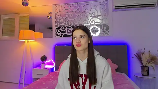 LuisaClover's cam snapshot