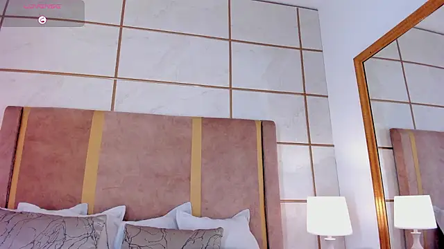 lyrabellini's cam snapshot