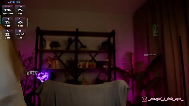 careful_i_bite_nya's cam snapshot