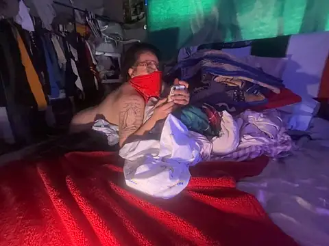 Juicylucylips69's cam snapshot