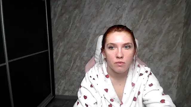 Reginasmilee live sex cam