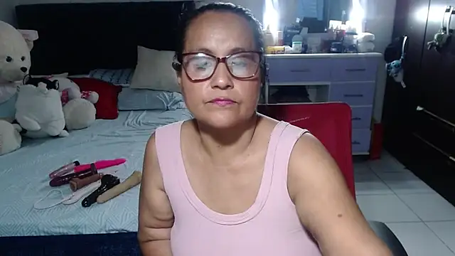 pervert_mommy_'s cam snapshot