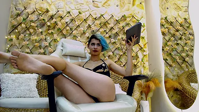 Amy_petitee's cam snapshot