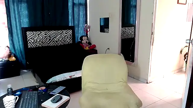 Sashaferrari2000 live sex cam