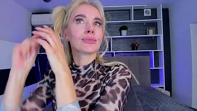 SabrinaSharm's cam snapshot