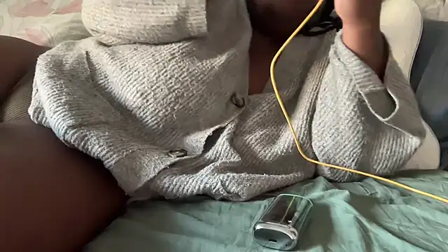 nanaisbackk live sex cam