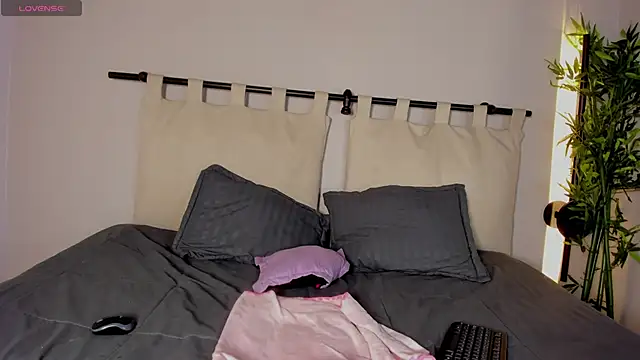 ella__olmos's cam snapshot