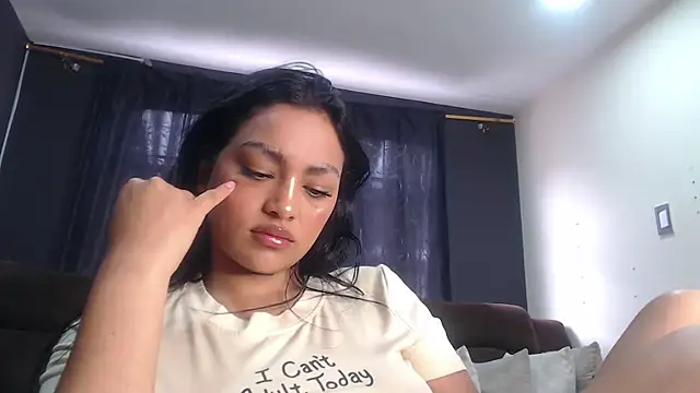 fairylatin222's cam snapshot