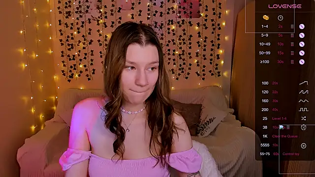 LinaBlossom_'s cam snapshot