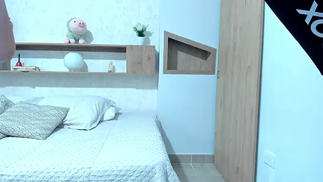 Emilly_Beaumont's cam snapshot