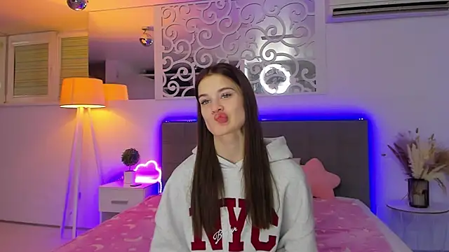 LuisaClover's cam snapshot