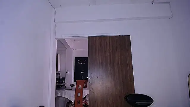 yselahot's cam snapshot