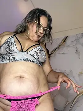 Lucy_Milf_474's cam snapshot