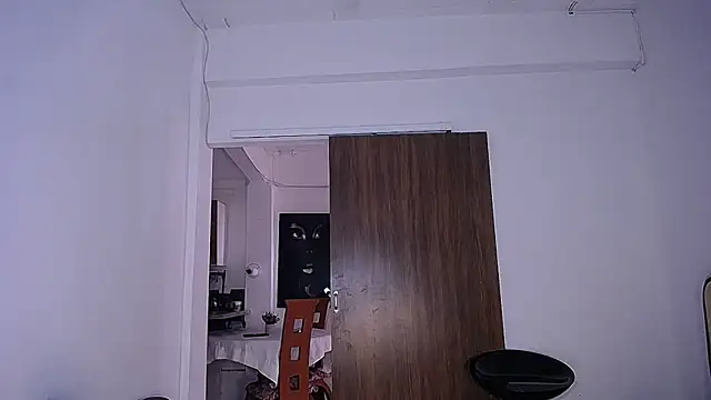 yselahot's cam snapshot