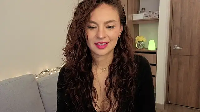 Monica-Bello live sex cam